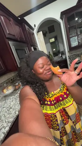 Just an angolan girl who loves Rissóis de camarão REAL BAD 🤤 •  Everyone talks about their moms cooking being the best, but senora Laura actuallyyyy is my fav cook #rissoisdecamarão #portuguesepastry #dailyvlog 