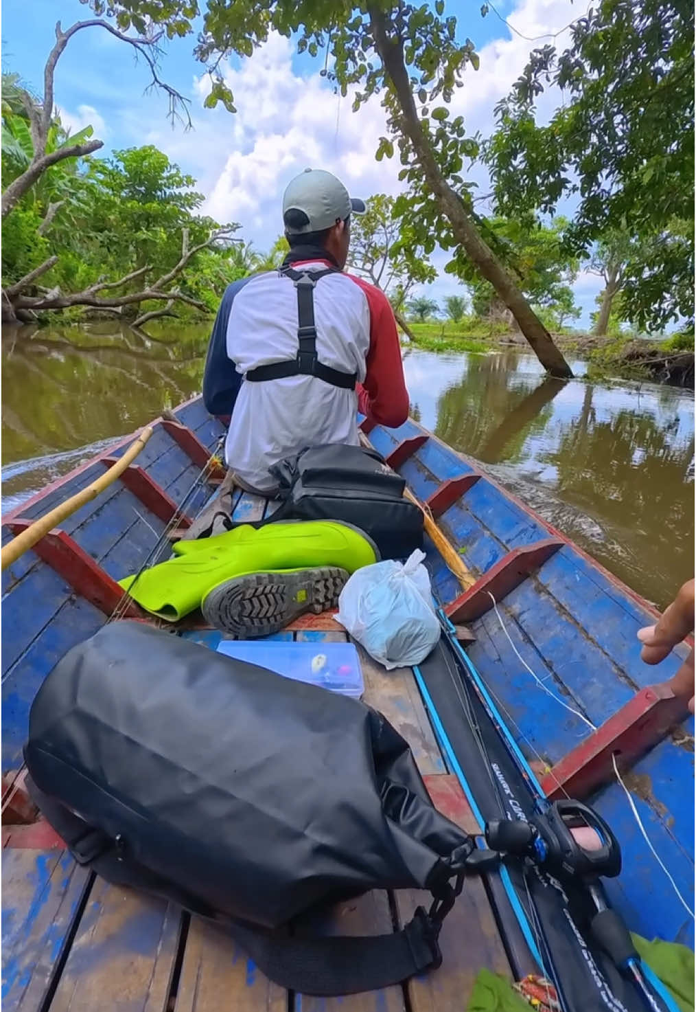 Casting di atas perahu sampan/perahu getek #castinggabus #castingharuan #casting 