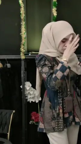 siji wae koyo ngene sek gemati yaallah aminnn🥰😚 @RohmahNaa @Alisa Batik Solo  #fyppppppppppppppppppppppp #batik #foryoupage❤️❤️ #lewatberandamufypシ゚viraltiktok 