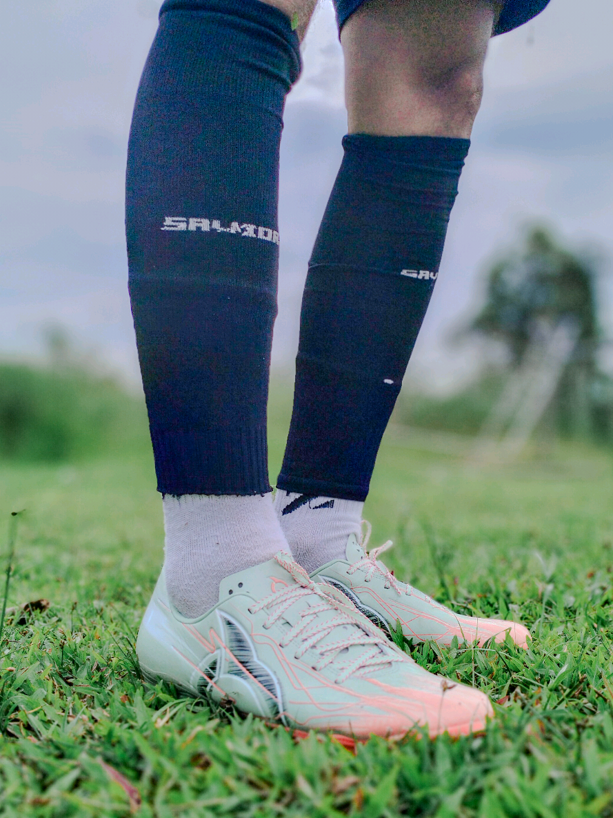seri Legion dengan upper lembut dari yang sebelumnya👌🏼 #ortuseightlegionv5 #ranksport #review #ortuseightindonesia #sepakbola #football #boots #newcleats #Soccer #legionv5 