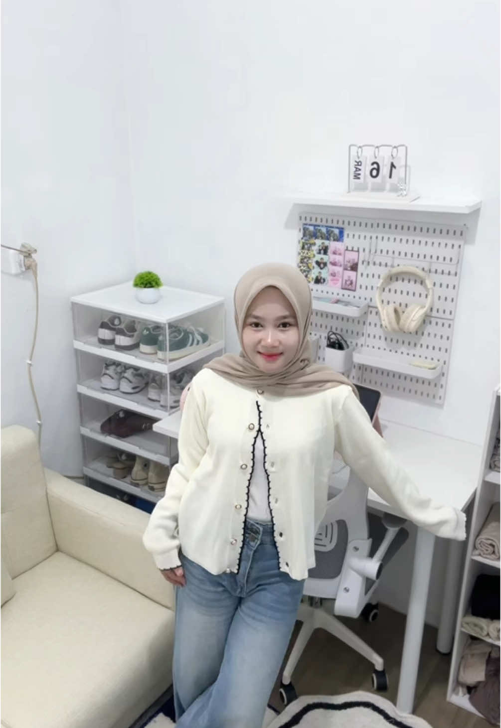 Cardiganya gemshh bgt pliss !!😭🖐🏻🤍 #outfit #cardiganrajut #knitwear 