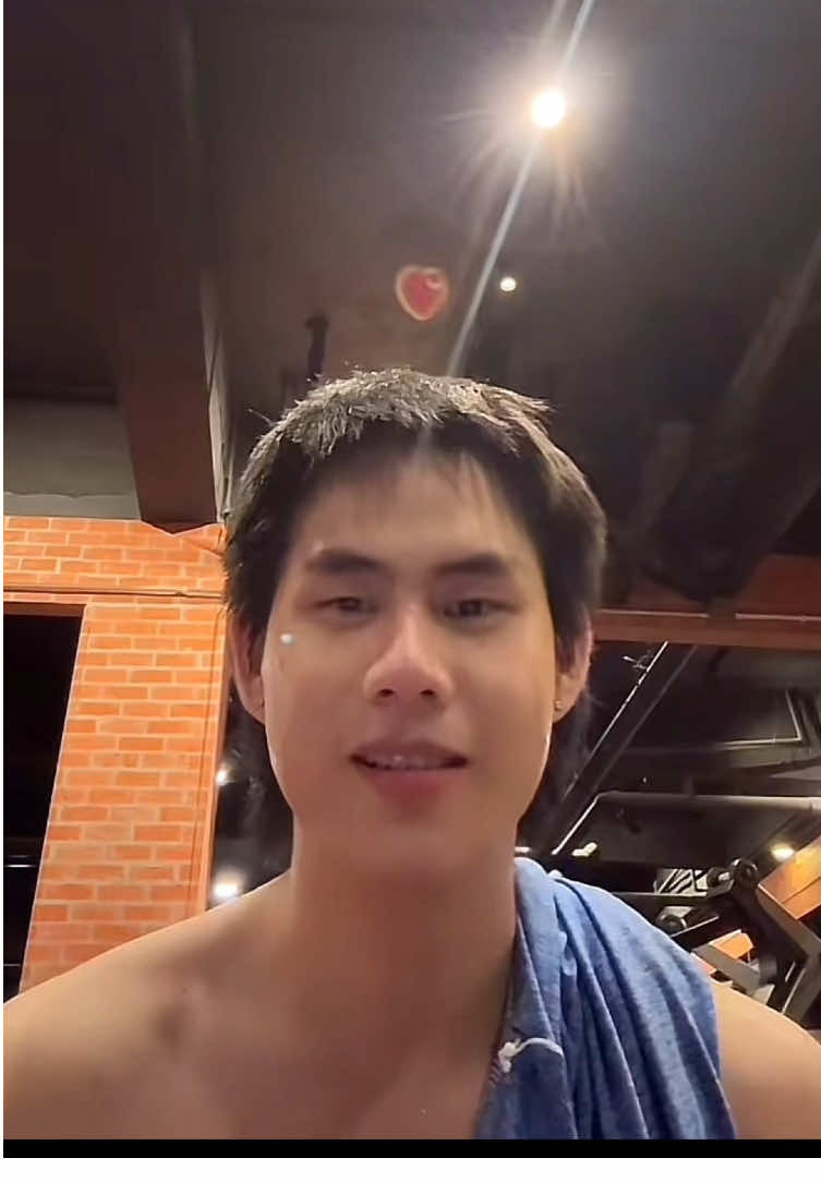 ตำนานมากมายกับการไลฟ์ Tiktok ครั้งแรกของวินนี่ ! ตีกับของขวัญไปแล้วครึ่งไลฟ์ 😹🫳🏼  #winynny #winnythanawin #วินนี่ธนวินท์ ##fypシ゚#fyp 
