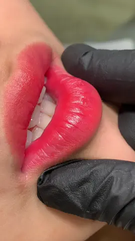 1 chiếc môi sau bong trong vắt cho e gái tuổi 18#CapCut #xuhuong #môipen #penbling #Boldlip 