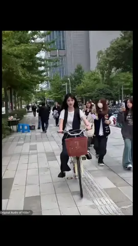 ជិះកង់បែបអភិជន><#zhangmiaoyi #zhangmiaoyi张淼怡 #zhangmiaoyicombodiafan #peaceandjoy 