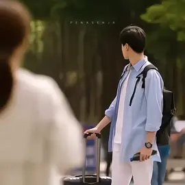 Mau di versi manapun, kisah cinta sepihak si cewenya tetep nyesek💔. Cewenya diem-diem naksir si cowo dari SMA, mau confess pas kuliah ternyata cowonya sudah punya pacar😫.  #unrequitedlove #huyitian #hubingqing #masukberanda #fypシ 