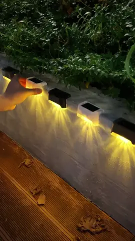 Đèn led trang trí sân vườn, lan can ban công, sử dụng năng lượng mặt trời #denledtrangtri #dentrangtringoaitroi #denlednangluongmattroi #xuhuong 