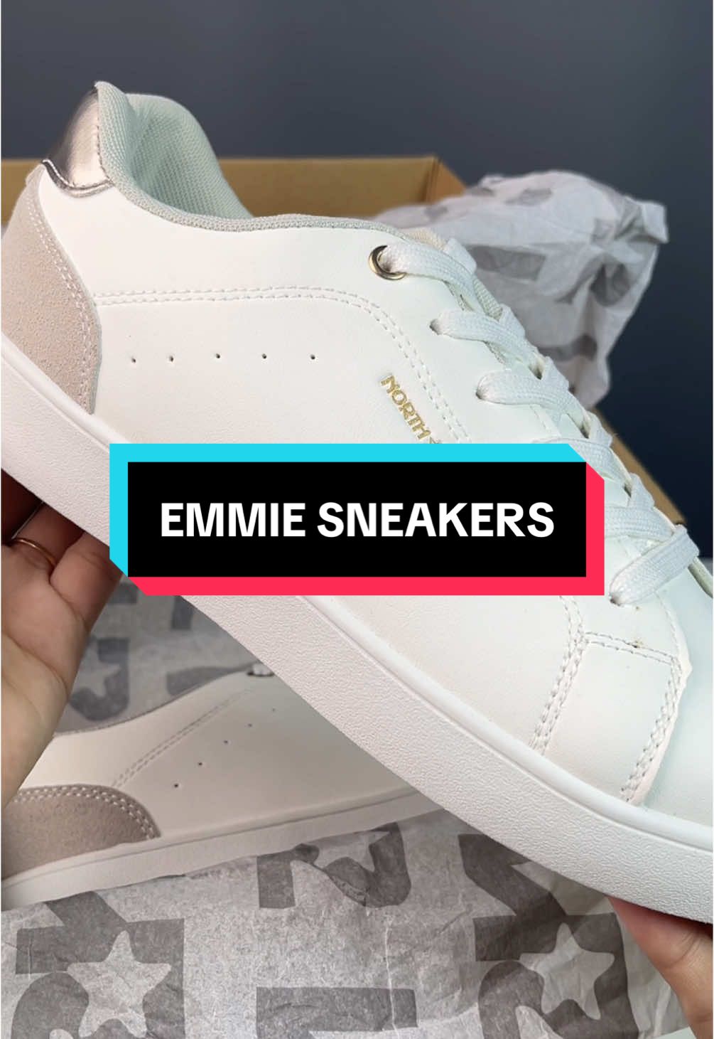 Sepatu untuk kaum mending tapi kualitasnya ga mendang mending😍‼️ #BATA #Sneakers 