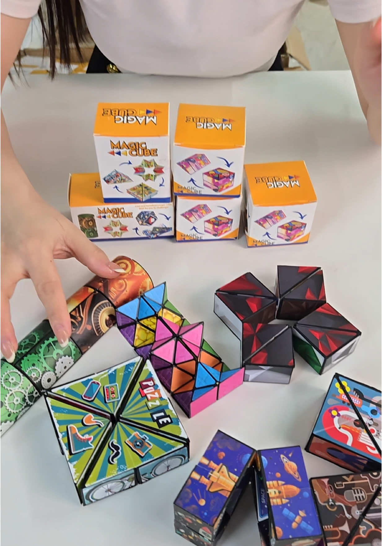 Rubic biến hình cho các em bé rèn luyện khả năng linh hoạt đôi tay tư duy logic#cohoaidochoi #rubic 