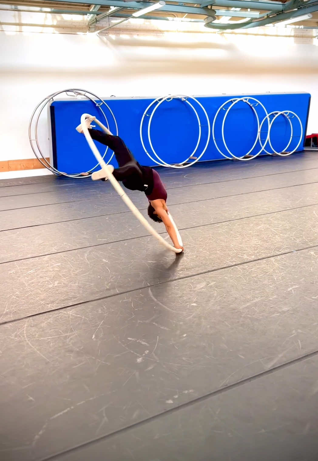 Cyr Wheel + Baby Bump 💥💥💥 #acroenso #jediflow #cyrwheel #cyrwheelartist 