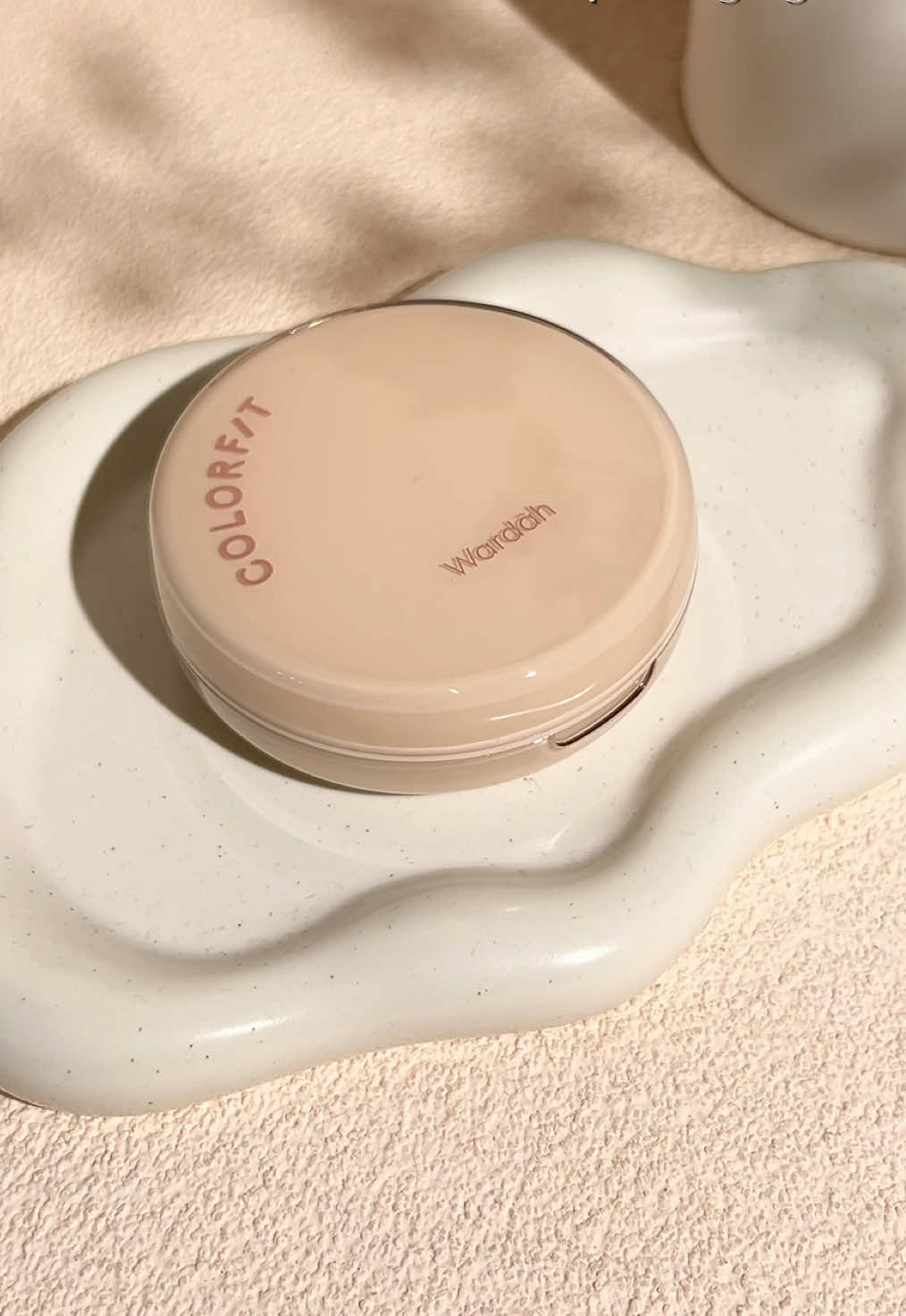 My fave daily cushion foundation! Now with new packaging & shades. Get yours now bestie🤍 @wardahbeauty.my  #wardahglowcushion #wardahbeauty #wardahcushion #wardahcolorfitcushion #wardahperfectglowcushion #cushionfoundation 