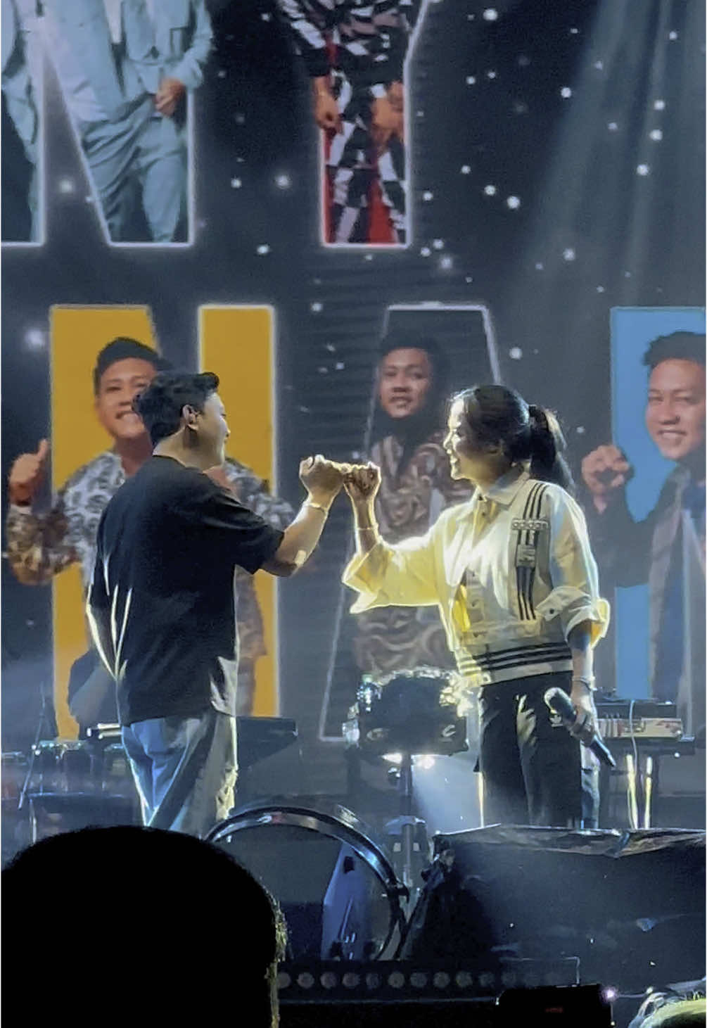 SINARENGAN 🥰 @denny caknan  @BELLA BONITA  #dennycaknan #bellabonita #dcmusic #sinarengan #bandunghits #bandungkotakembang #konser #konsermusik #kotabandung #romantis #romantiscouple #koplotiktok #fyppppppppppppppppppppppp #fypシ゚#