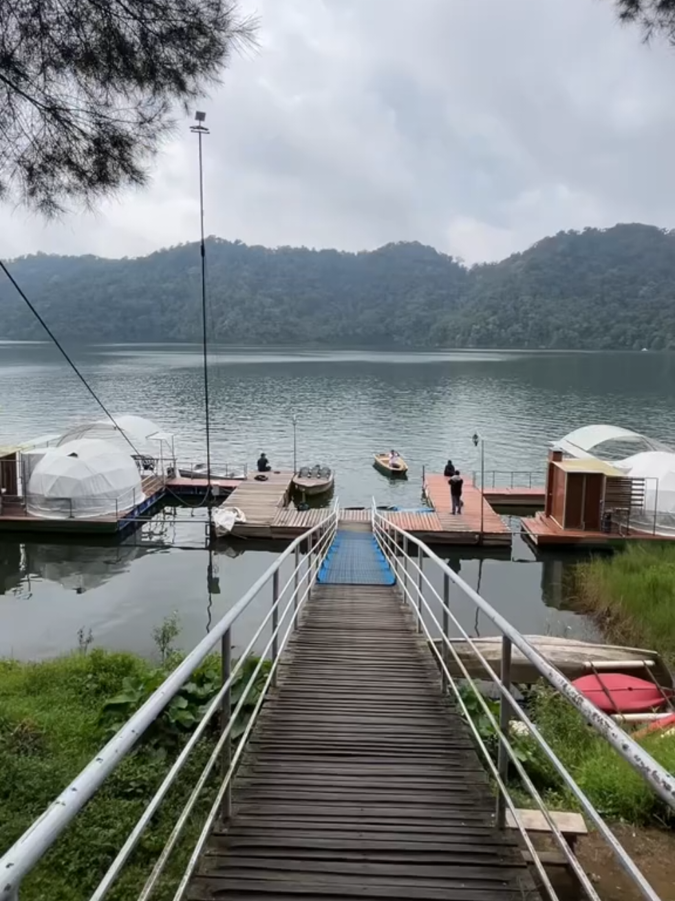 Minimal sekali seumur hidup harus cobain serunya glamping estetik ala korea di danau lau kawar. Tenda sudah dipasangin, tinggal datang bawa bahan makanan.  Glamping by : @Basanti Glamping  Info dan reservasi glamping WA 08116146006 #fyp #glamping #koreanglamping #laukawar  #villamaripro #mariprolaukawar  #basantiglamping #karo  #berastagi #wisatasumut 