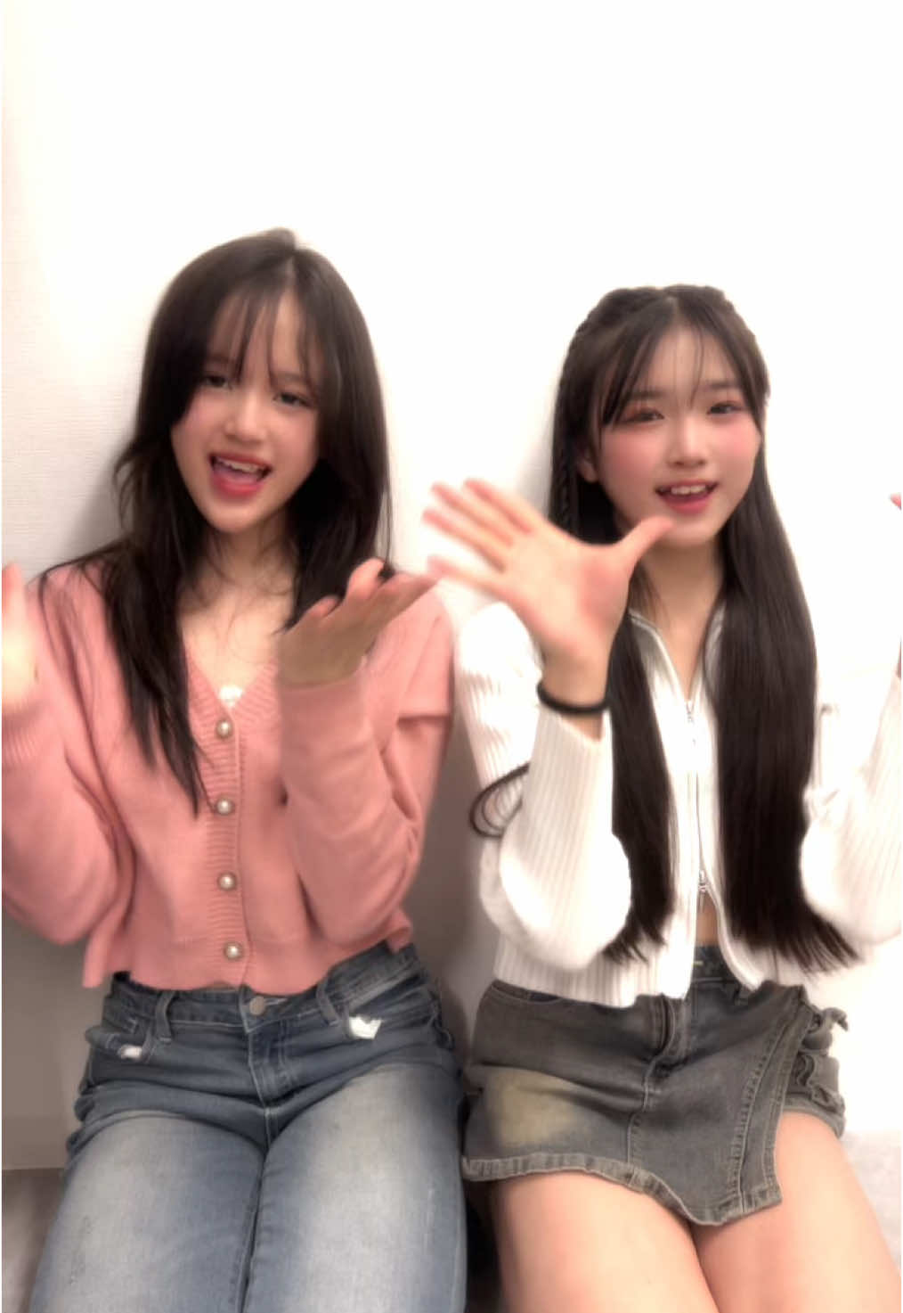 ウォーキングレッスンの休憩中に撮らせてくれた娘とお友達‪ꔛ‬♡ 間違ってるw #あおい #aoi #うらら #urara #踊ってみた #母管理・母投稿  @💙urara💙 