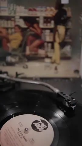 Loops you can listen to over and over: S.O.S Band - High Hopes One of my all-time favorite 80's Boogie / Soul Track. Thank you Onra! #whosampledit #whosampled #adjnamedflow #flowsloops #originalsample #vinyl #records #vinylcommunity #vinyladdict #vinylcollection #vinylrecords #recordcollection #instavinyl #vinyljunkie #vinyloftheday #recordcollector #vinylcollector