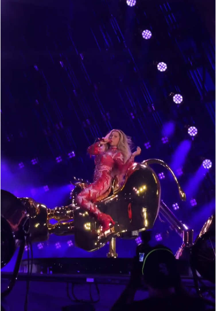 I can’t believe she brings back the mechanical bull 🤠🤠🎠 #beyonce #beyoncé #queenb #queenbey #beyhive #viral #diva #cowboycarter #cowboycartertour 