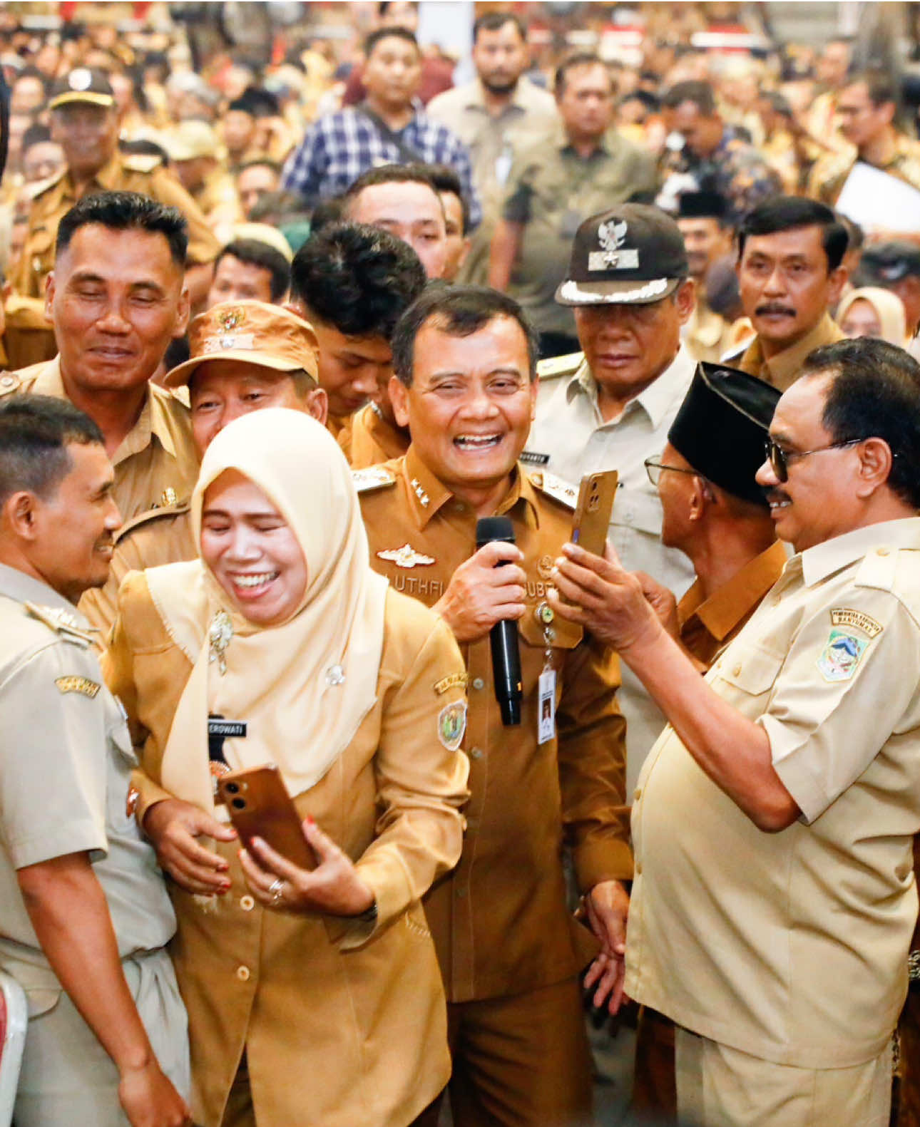 Arahan Gubernur untuk para Kades se-JawaTengah di Stadion Jatidiri Semarang...backup full dari pak Gubernur🥰😎 #kades #kepaladesa #kadesviral #provinsijateng #provjateng #jawatengah #jateng #gubernur #gubernurjateng #ahmadluthfi #luthfiyasin #2025 #kepaladaerah #indonesia🇮🇩 #fyp #fyppppppppppppppppppppppp 