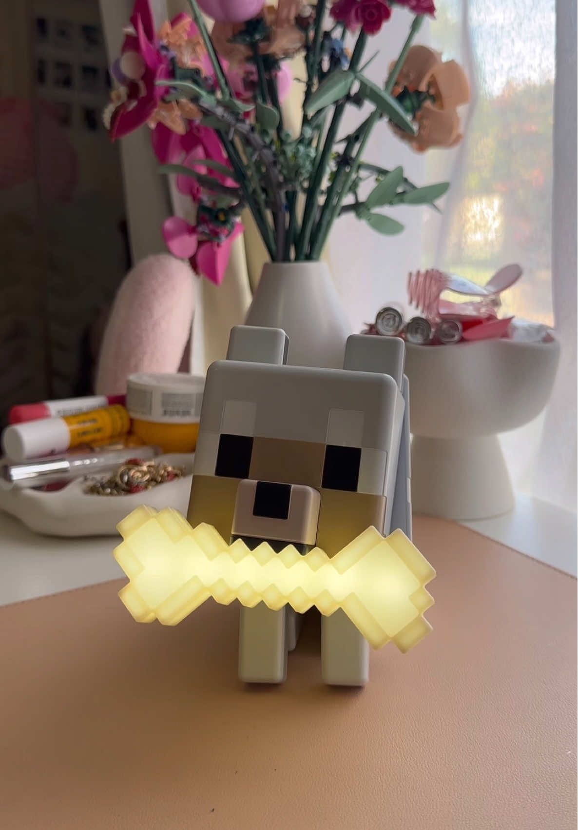 this lamp is so cool! 🦴💡 @Minecraft @BIG W Australia #Minecraft #minecrafter #gamer #gaming #minecraftdog #bigw #bigwfinds #giftideas #kidsgifts #GamerGirl #gamerboy #gamertiktok 