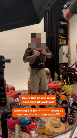 @BondsAu we see your Australian icon and raise you one… BTS of our recent shoot with our new brand ambassador. The team were the most attentive I have ever seen? Weird coincidence maybe?  Leave your guesses on who you think this might be  👀 And stay tuned to find out - 11AM Friday 2nd May  🤫   #travelfully #klook #johnpearce #klooktravel 