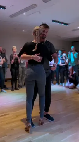 Follow ♥️ us for the best kizomba video and some surprises Ronie y Frida