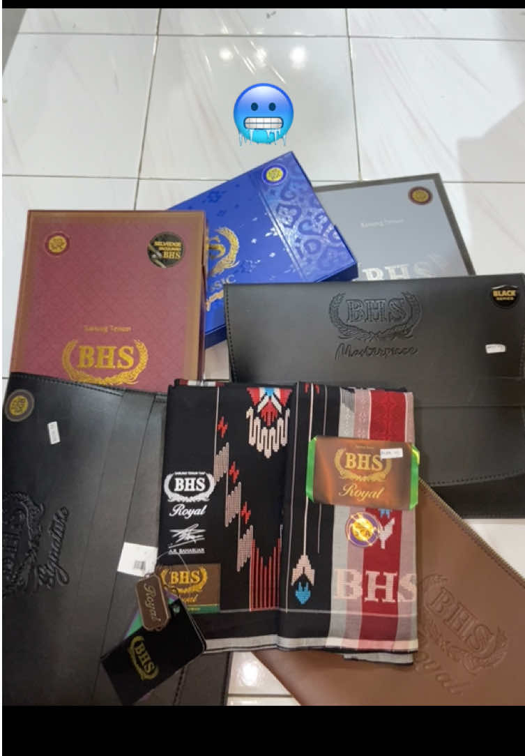 🥶  (no caption) yg mau co ada di keranjang kuning di profil kita ya #sarung #BHS #exelent #CLASIC #ROYAL #signature #masterpiece 