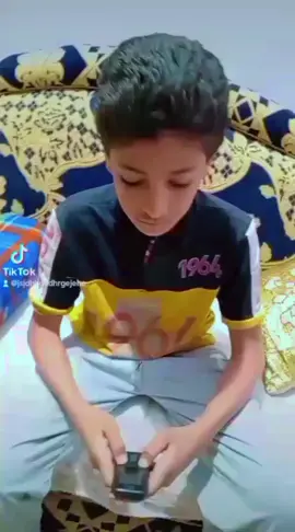 رايح اجيب النتيجه يا بابا 😂#عزت #الشعب_الصيني_ماله_حل😂😂 
