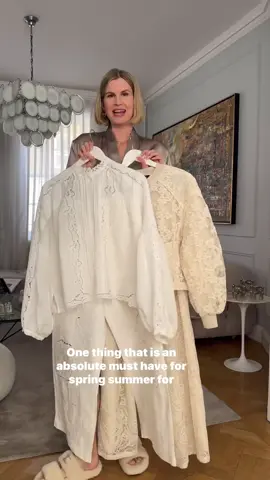 A light and airy look for a perfect spring stroll 🌸👗 Comfortable. Breathable. Effortless. #richradiqs #Summer #outfit #outfitinspo #timeless #elegance #chic #luxury #elegance 