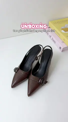 Đôi giày cao gót vừa thanh lịch vừa sang, nghe nói năm nay màu nâu tây còn đang là xu hướng nữa chứ 🥰🥰 #unboxing #review #giaydepnu #giaydepxinh #giaycaogot #giayditiec 