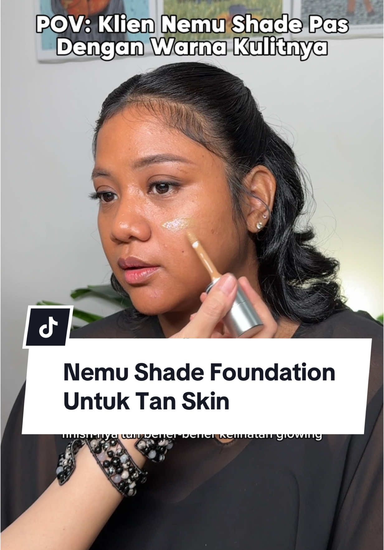 Akhirnya ketemu foundation yang pas banget shade-nya untuk tan skin 😘 #tanskin #foundcealer #studiotropik #makeupartistjakarta 
