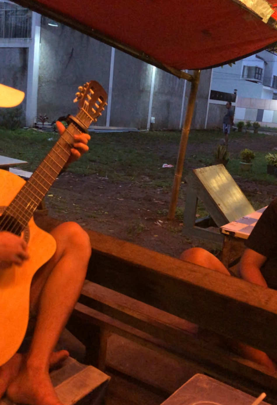 Biaralah - KMI  #VoiceEffects #fyp #fypシ #melodigitar #introgitar #gitartongkrongan #gitarcover #genjrengangitar #cover #nyanyibareng #tempatnongkrong #powerchord #petikangitar #biarlah 