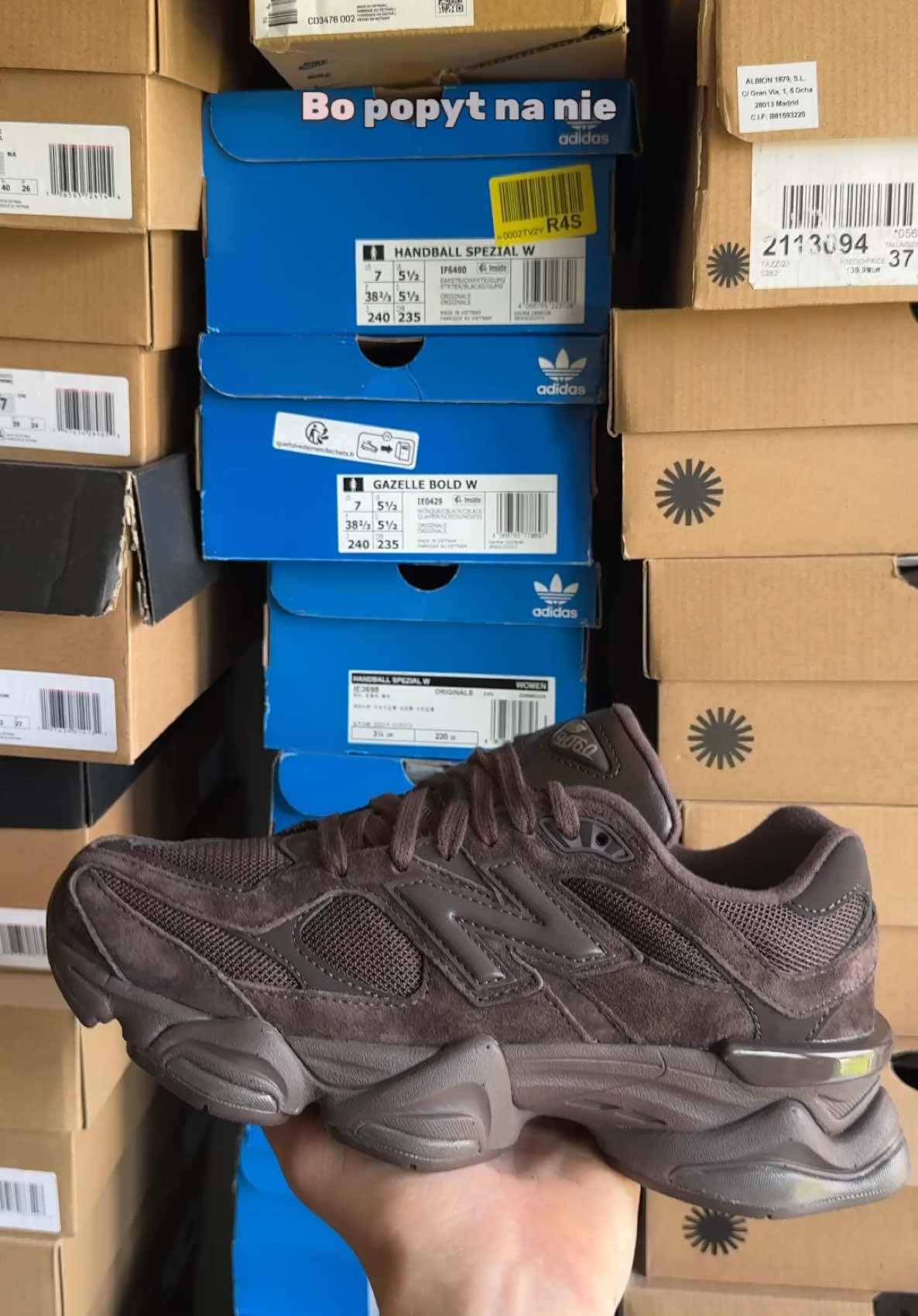 Nowości nowości nowości 🤎 New Balance 9060 Chocolate🍫  #newbalance9060 #newbalance9060chocolate #nb9060chocolate #modnakobieta #fashion 