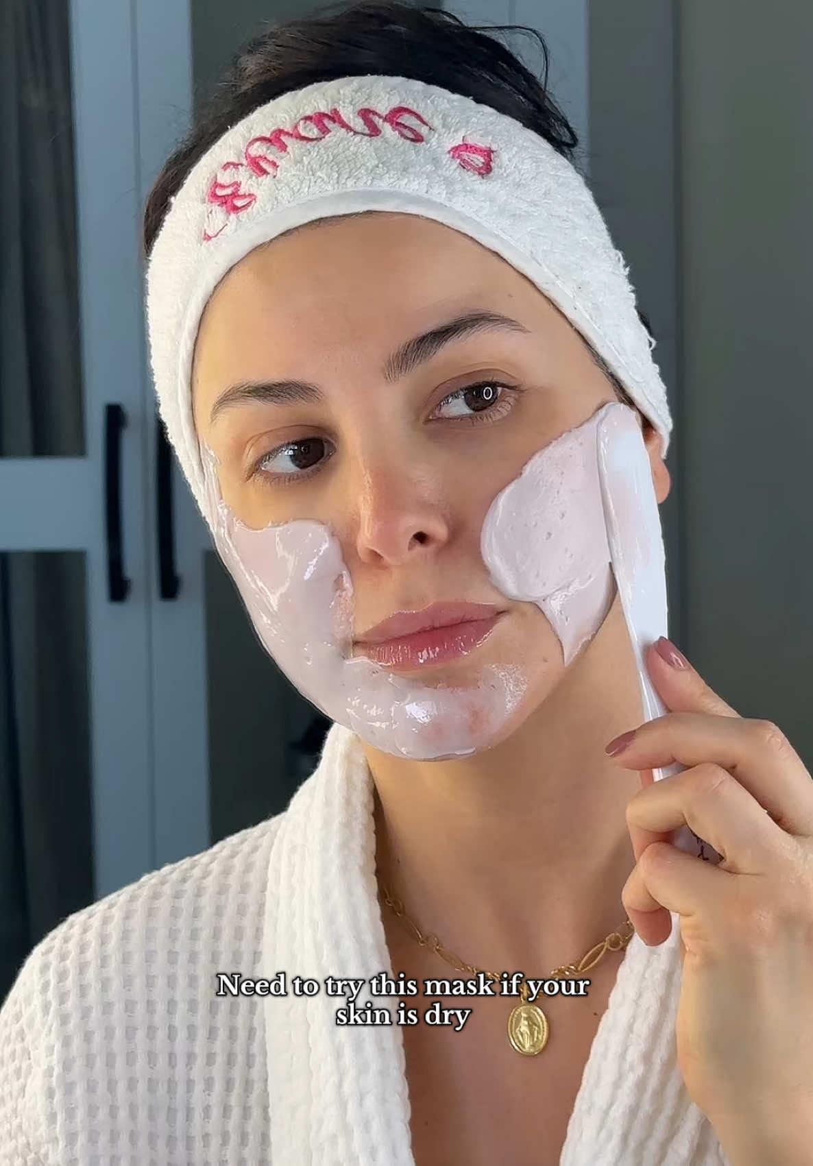 واكيد بتحسوا حالكون رحتوا عالSPA☺️🧖🏻‍♀️ . . Products used: @dr.althea_official rose modeling mask @anua_global heartleaf toner  . #skincare #العناية_بالبشرة #modelingmask #brightening #hydrating #mask #therapy #facemask 