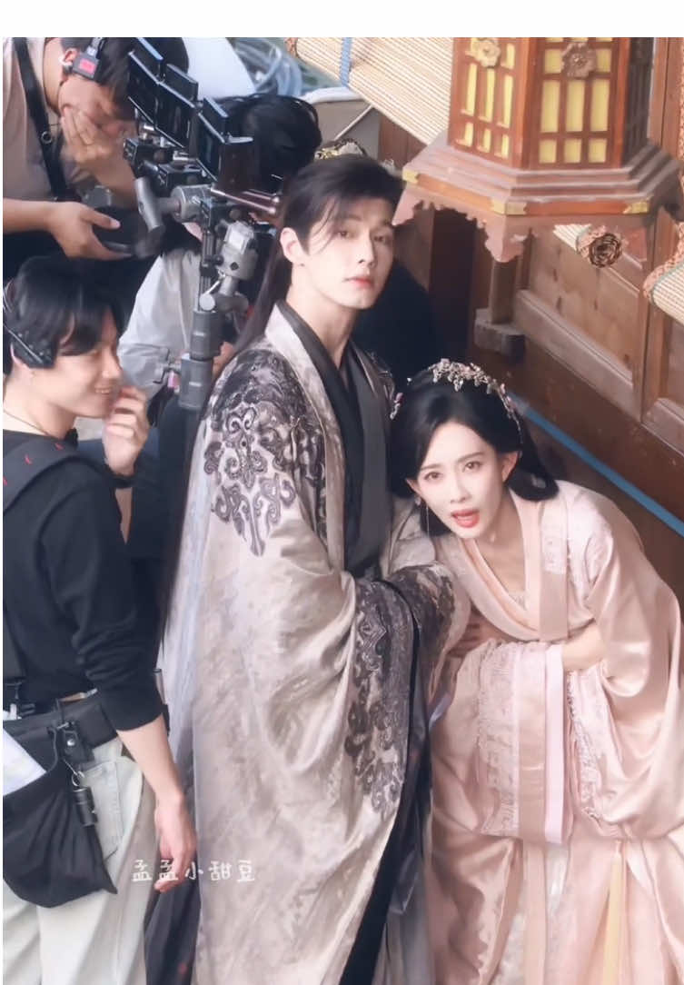 29.04.2025🦈 พี่ตี๋บ๊ายบ่ายรอยเตอร์ เมิ่งเจี่ยเห็นรอยเตอร์หรือยังฮะ😅 #何与 #เหออวี่ #heyu #เหออวี่何与 #เหออวี่何与heyu #ติ่งจีน🇨🇳 #ติ่งจีน🇨🇳🇨🇳 #ฟีด #ฟีดดดシ 