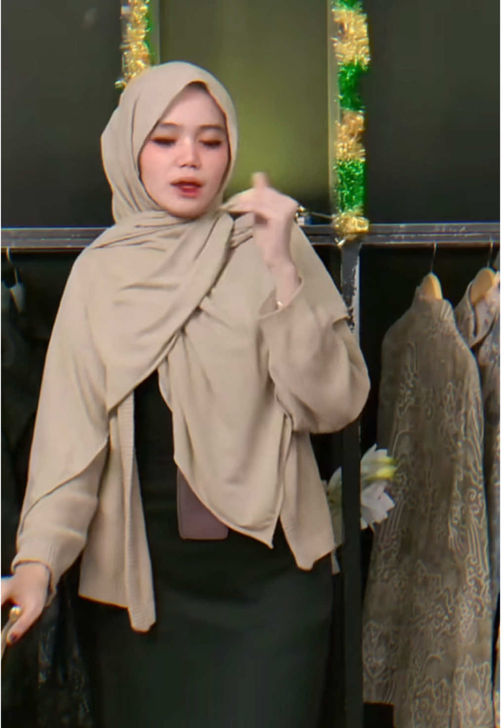 Adus dandan nonton live  @Alisa Batik Solo #alisabatiksolo #JJCapCut 