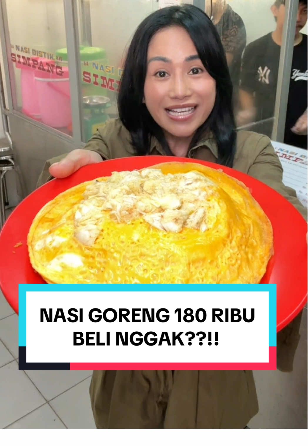 Omay pernah nyobain Nasi Goreng terhamal sebelumnya di Ubud seporsi seharga 1 Juta Rupiah ada yang sudah nonton videonya #awurawuremplok #faridanurhan 