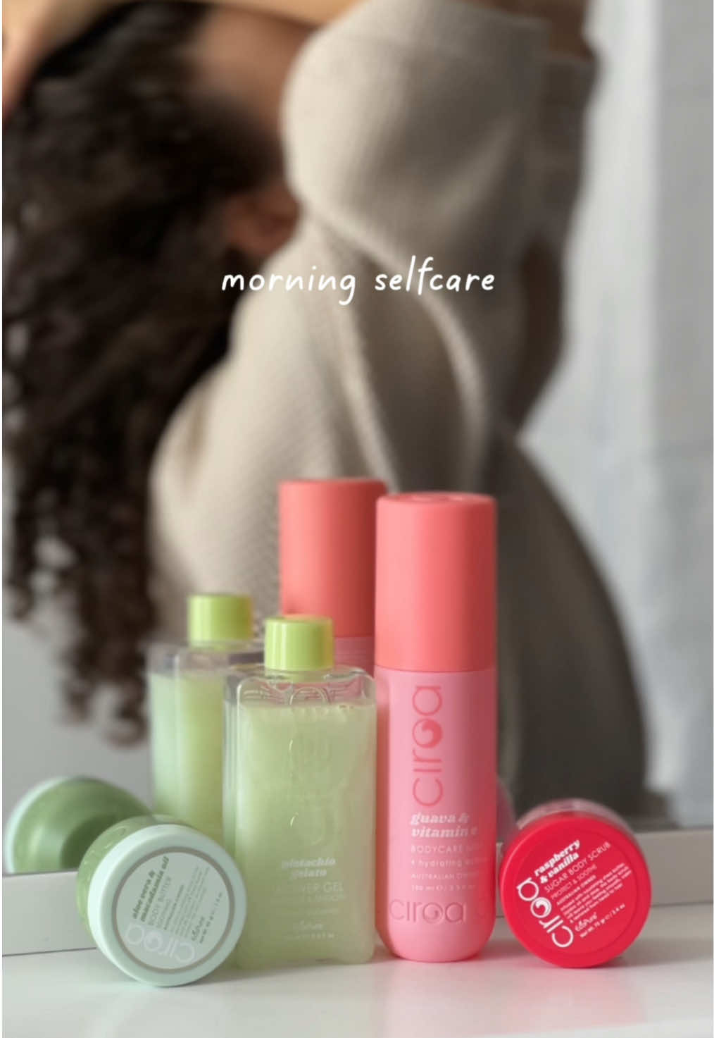 summer vibes loading with @ciroabeauty products 🩷💚 this morning | treated myself with a selfcare moment with soft textures and dreamy scents that make me crave the sun on my skin☀️ if summer had a scent, it would be exactly that of these products 🌺 let this be your reminder to always take some time for a slow selfcare moment 💌 —————————— 🇮🇹 vibes estive in arrivo con i prodotti di @ciroabeauty 🩷💚 questa mattina ho voluto coccolarmi con un momento di selfare con texture soffici e profumi avvolgenti che mi fanno venire voglia di sole sulla pelle ☀️ se l'estate avesse un profumo, sarebbe proprio quello di questi prodotti 🌺 lascia che questo sia il tuo reminder per prenderti del tempo per un momento di selfcare 💌 #ciroabeauty #bodycareroutine #macroshots #aestheticvideo #selfcaremoments #australianskincare#ugccreator #ugcitalia #ugceurope #ugccommunity #contentcreator #highqualitycontent #productvideography #contentcreatorsitaly 