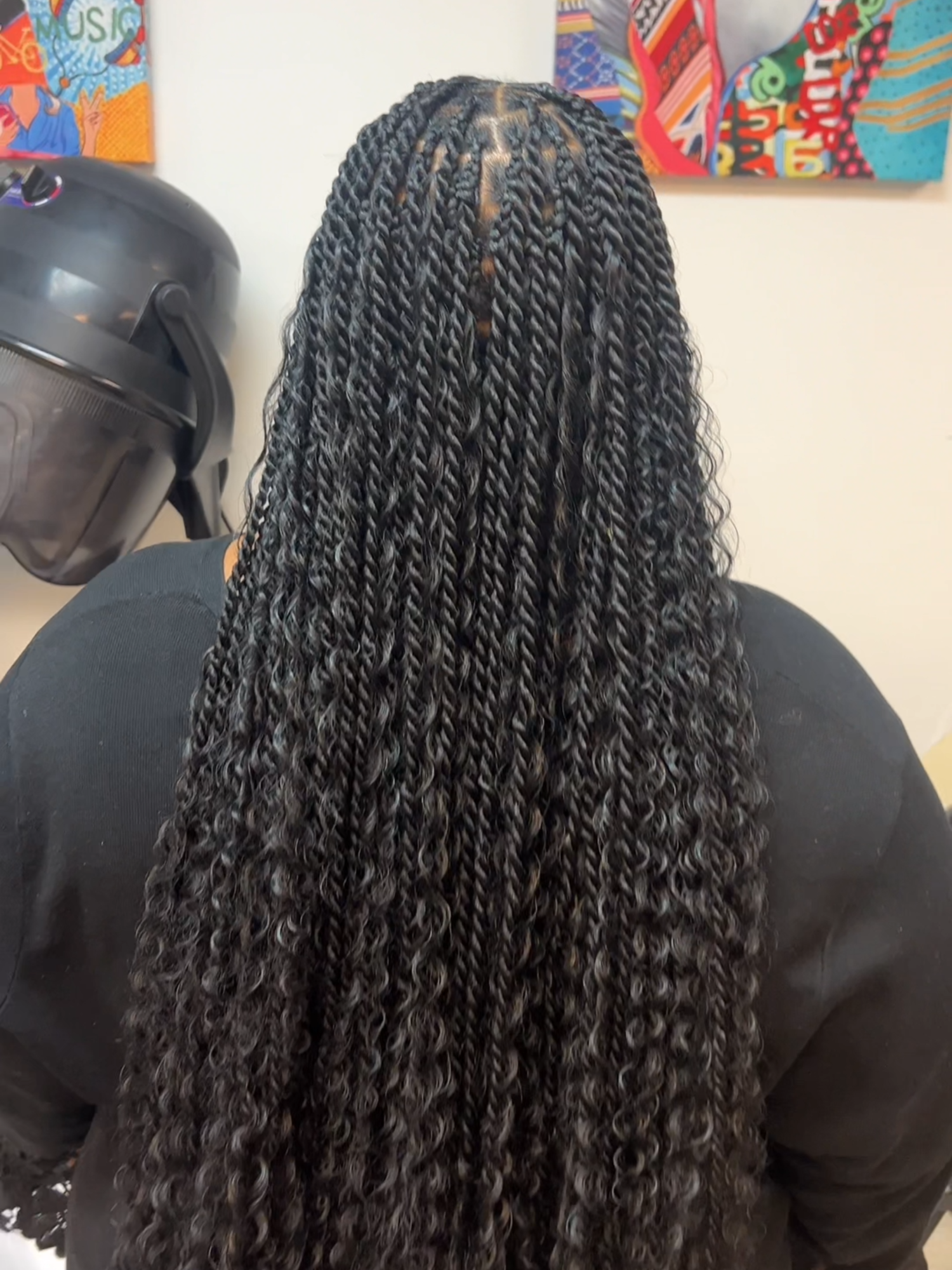 This is your sign to add Senegalese boho twists to your 2025 hairstyles! 💬✨ Simple. Gorgeous. And perfect for summer holidays/vacations 😍 Want a similar style? Shop: 🌀 Springy Bohemian Twist 24” 🌀 Deep Breeze 22” curls  #2025HairTrends #SenegaleseBohoTwists #BohoTwists #BraidedStyles #BlackGirlHairstyles#CrochetBraids #HairTok #Wiggit #ProtectiveHairStyles #vacationbraids #islandtwist