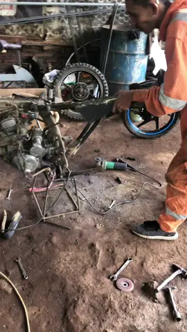 Restorasi total#weldingschool #sengonbalap #pejuangrupiah #sorotan #fyp #welder #jangkauanluas 