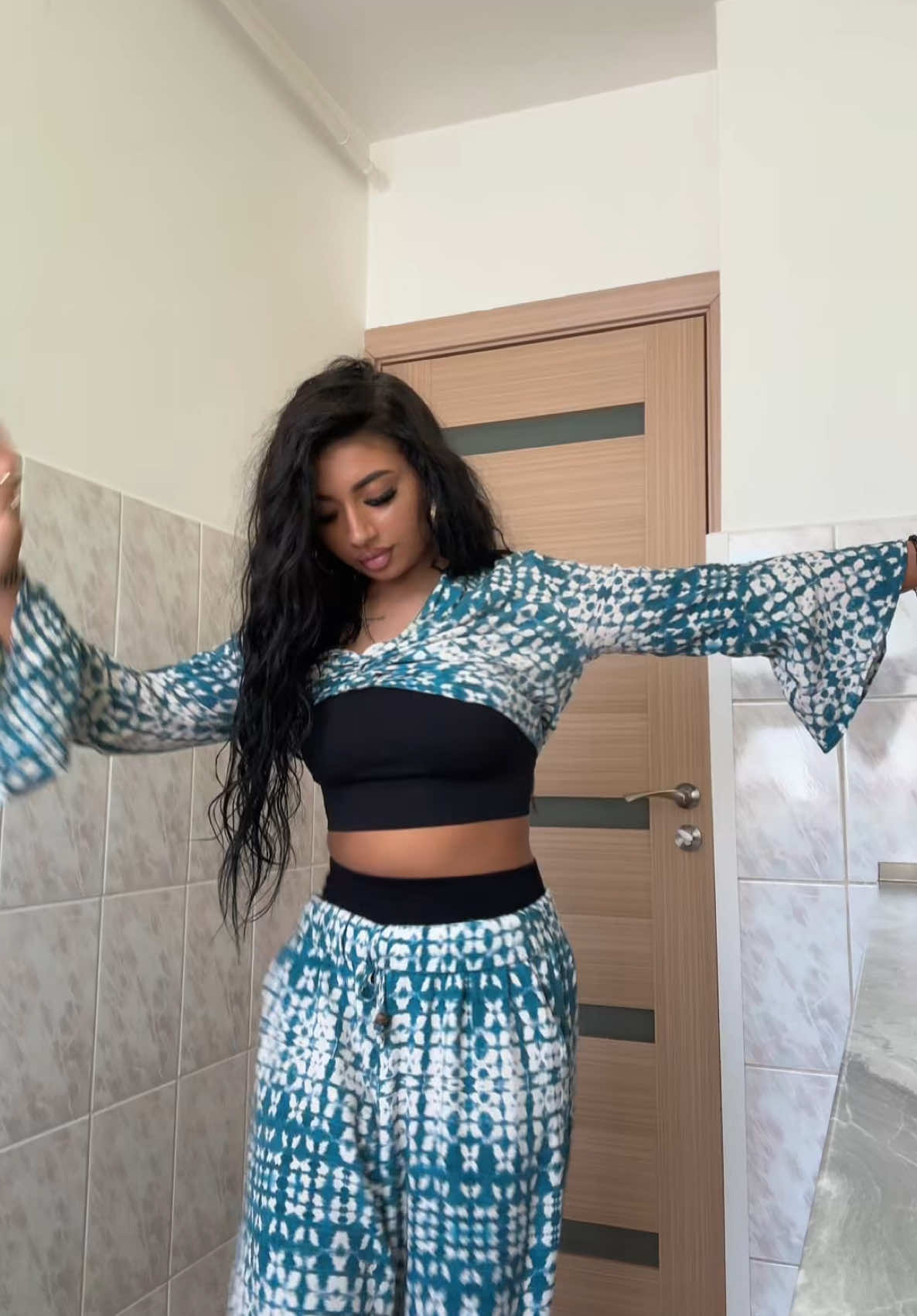 arăbește din buric 