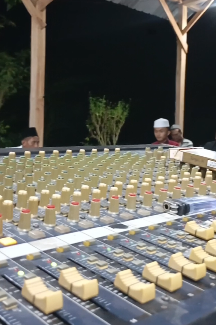 kerja bakti #tukangsound #fyppppppppppppppppppppppp #soundkonten #soundjenangan #soundhajatan #jkaudio #fypシ゚ #fypcokkkkkkkkkkkk 