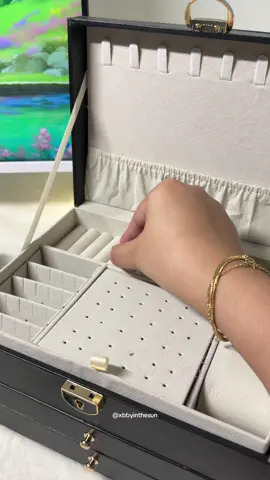 recently got this 3 layer jewelry box organizer with lock for my accessories. the case is sturdy, appears minimalist yet still aesthetic, and has a soft velvet lining – definitely the perfect place to keep our favorite pieces. didnt really expect anything when i bought it, but the quality is super worth it! #jewelrybox #organizer #jewelry #accessories #aesthetic #mustbuy #musthave #fyp #foryoupage 