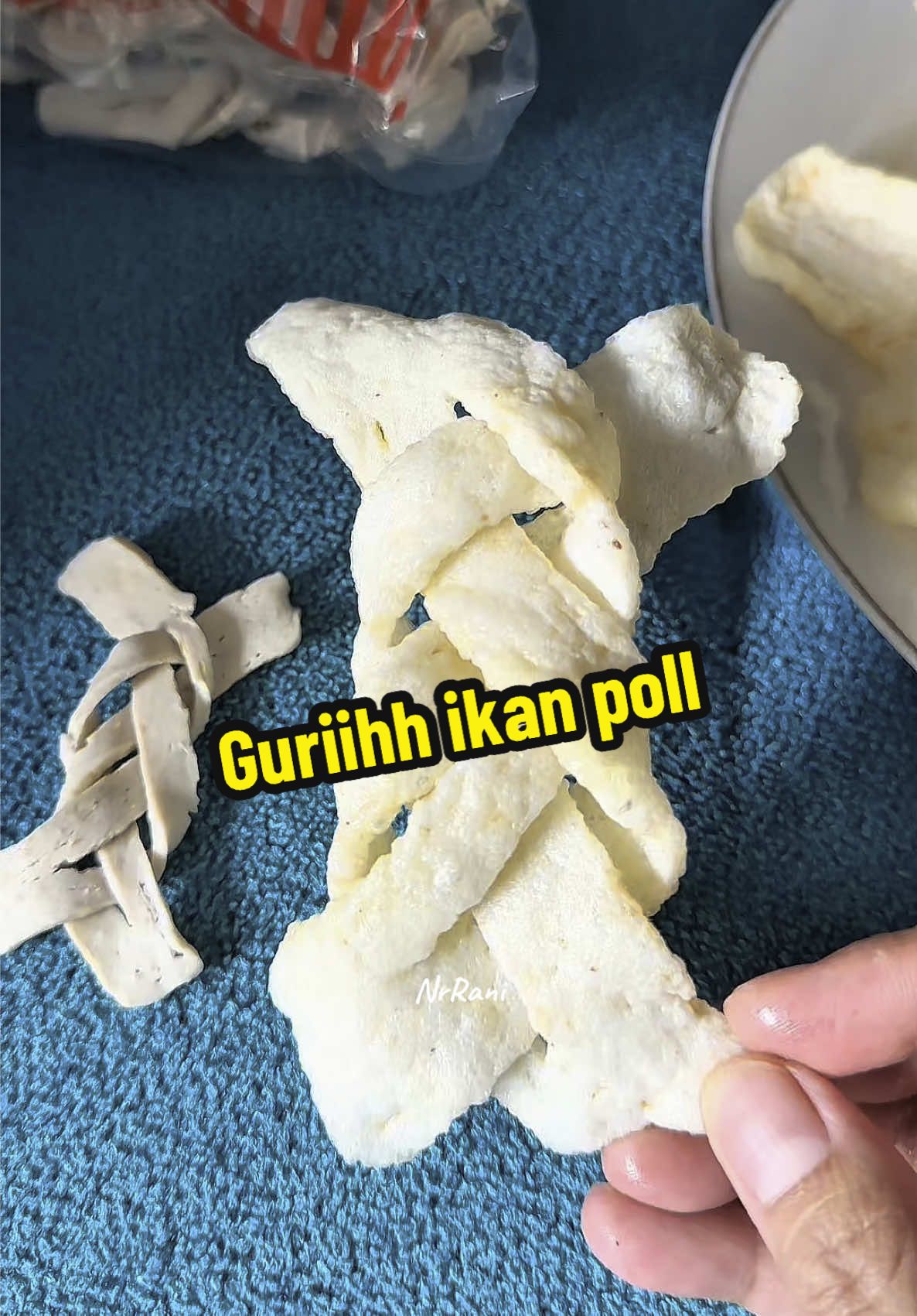 Kerupuk ikan tenggiri bentuk kepang khas madura mang juara we,… #kerupuk #kerupukikan #kerupukikanmurah #kerupukkepang #oleholehmadura #oleholehmadurasumenep #sumenep 