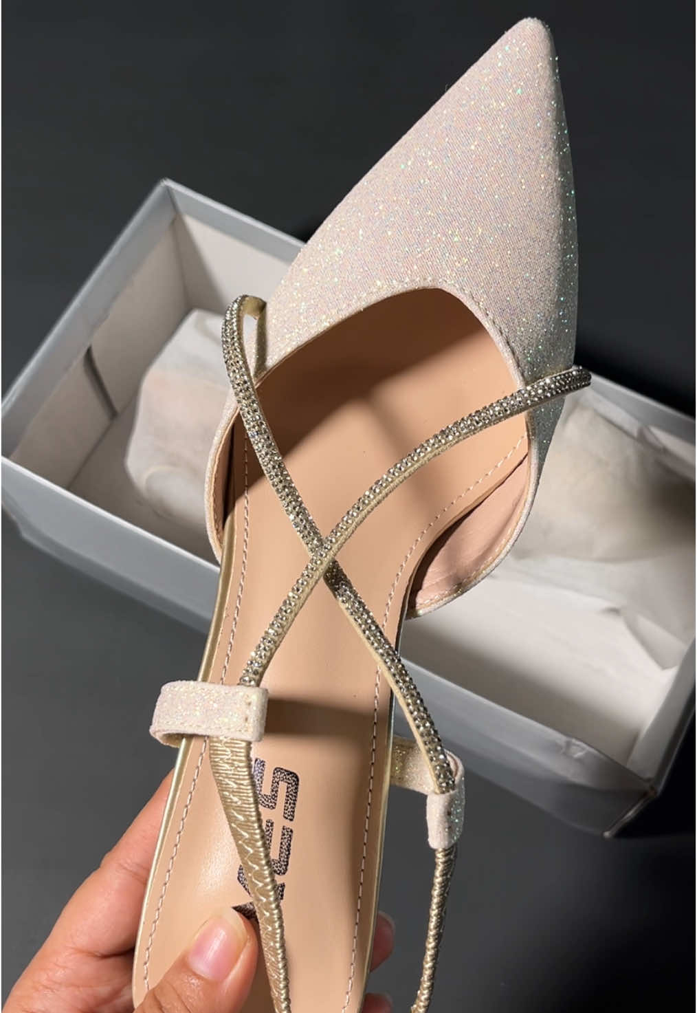 Heels cantik🌷buruan samaan❤️‍🔥cekout disini @rindudihati #heels #heelswanita #heelsmurah #heelscantik #heelslove #heelskondangan #heel #sepatuhak #sandalhak #sandalsimple #sandalwanita #sandalmurah #sepatuwanita #sepatuwanitaimport #heelsimport #affiliatemarketing #affiliate #affiliatetiktok #affiliatepemula #affirmations #sampelgratis #sampelgratistiktok #sampelgratisdisetujui #fyp #fypage #OOTD #ootdfashion #ootdhijabstyle #ootdinspiration #outif #outfitideas #oufitinspo #fyppppppppppppppppppppppp #fypシ゚ #like #likes #follow #xzyabc #xz #zxycba #