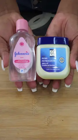 Mezcla aceite de bebé con vaselina #SabiasQue #tips #consejos #mascarilla #pielbonita #manchas #fyp 