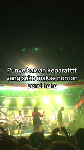 Jadi maok dak maok nonton dibe haha #fupシ #fyppp #fypage #fyppp #fypdong #fypppppppppppppp #sambas #sambaskalimantanbarat #sambaspride⚡ #berandalagi #berandafyp #berandaviral #bend #hiburan #teman #kawan #maksa #foryou #foryoupage #fupp 