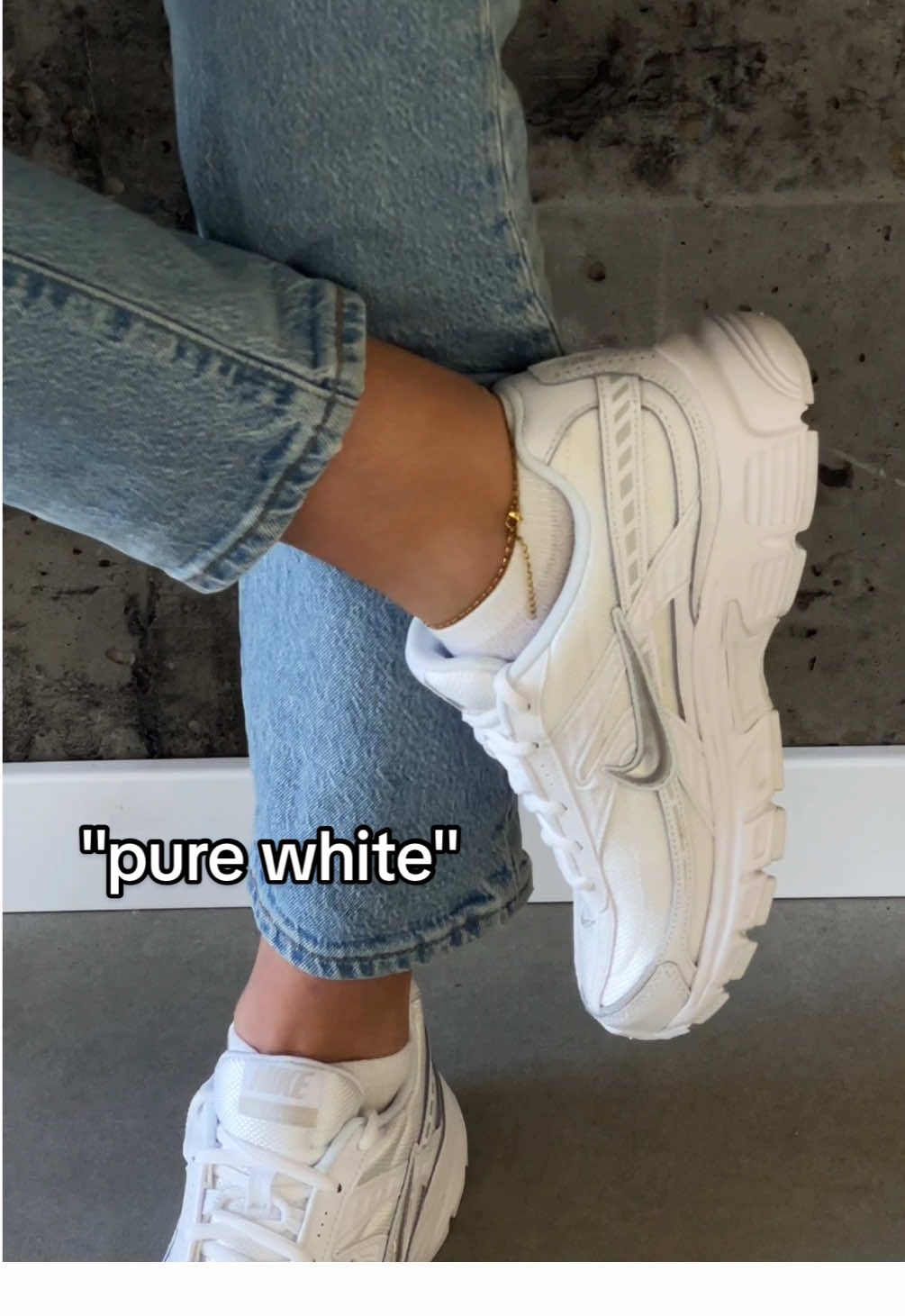 Nike Initiator Triple White — коли хочеш чистий стиль без зайвого. Білий-біліший за сніг, комфорт, що тримає цілий день. Це не просто кросівки — це база твого образу. #розпаковка #trend2025 #nikeinitiator #lutsk #fyp #Кросівки #StreetStyle 