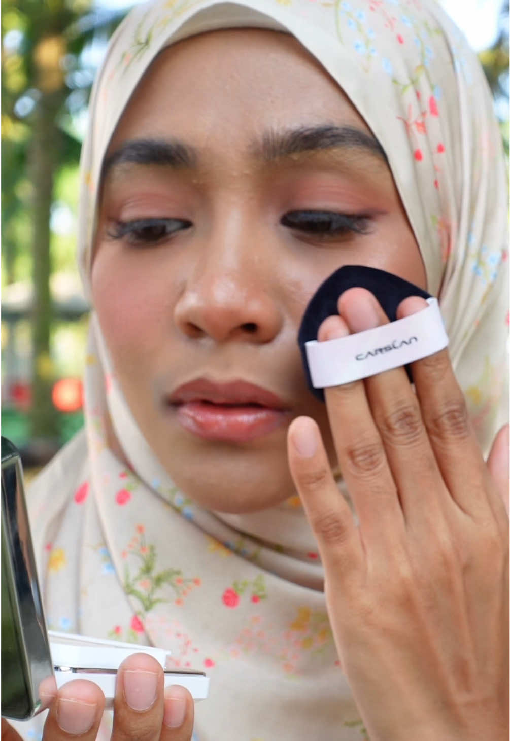 I baru tahu ada sunscreen pressed powder! tak payah nak buang makeup kalau nak reapply SPF. Easyyy #CARSLAN #carslanmy #carslanpowder #sunscreenpowder #spfpowder #newarrivals #uvprotection #fyp 