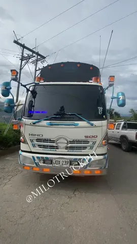#turbos #tik_tok #trukcolombia🇨🇴 #caqueza #lomasfresa🍓 #turbosconestilo💥🚛😎 #robandomiradas #asidelpiso🤏🔥🔥 #hino500 @La Tropa Tunning 🔰🔰 @Walter pardo . 