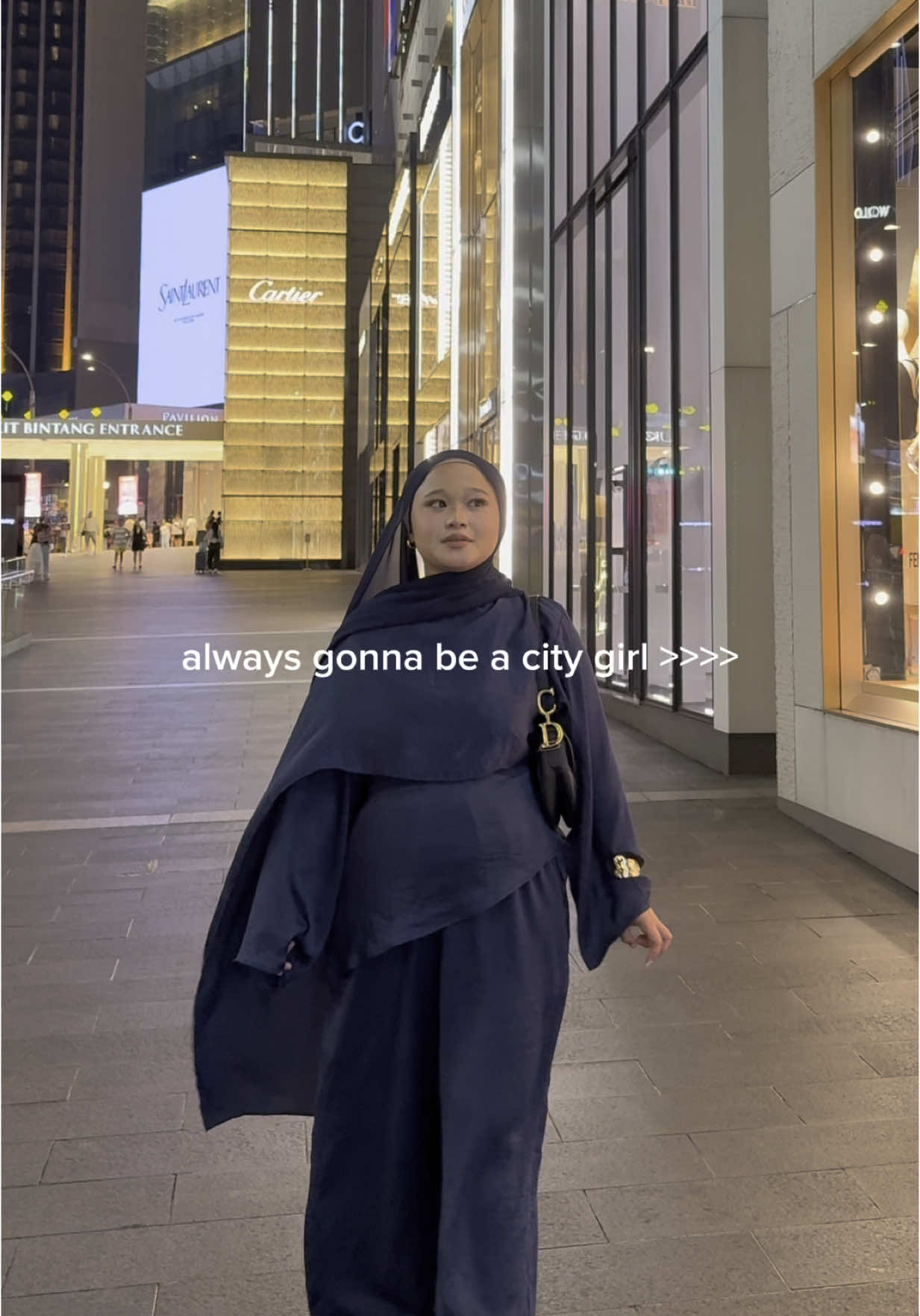 Once a city girl, always a city girl. There’s just something about the city lights that hits different every time. #CityGirlEra #UrbanVibes #KLStreets #CityLifeMood #CityLightsMagic #StreetStyleOOTD