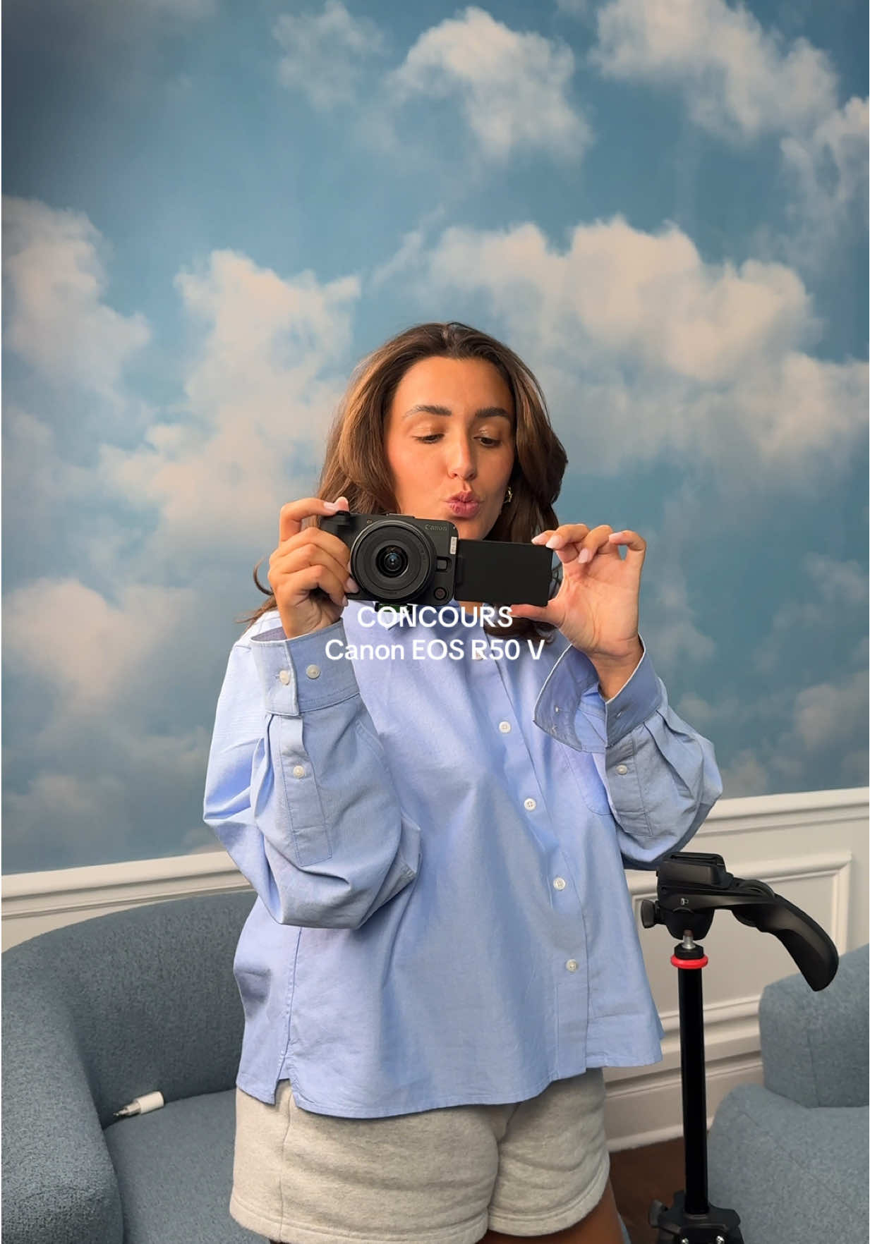 CONCOURS 📹🤍 Vous pouvez gagner la toute nouvelle caméra Canon EOS R50 V Canon parfaite pour créer du contenu !!!! Pour participer :  Suivre @mayadorable et @CanonEMEA  Tag 2 cops en commentaire Republier ce Tiktok Résultats le 06/05 Bonne chance 🍀