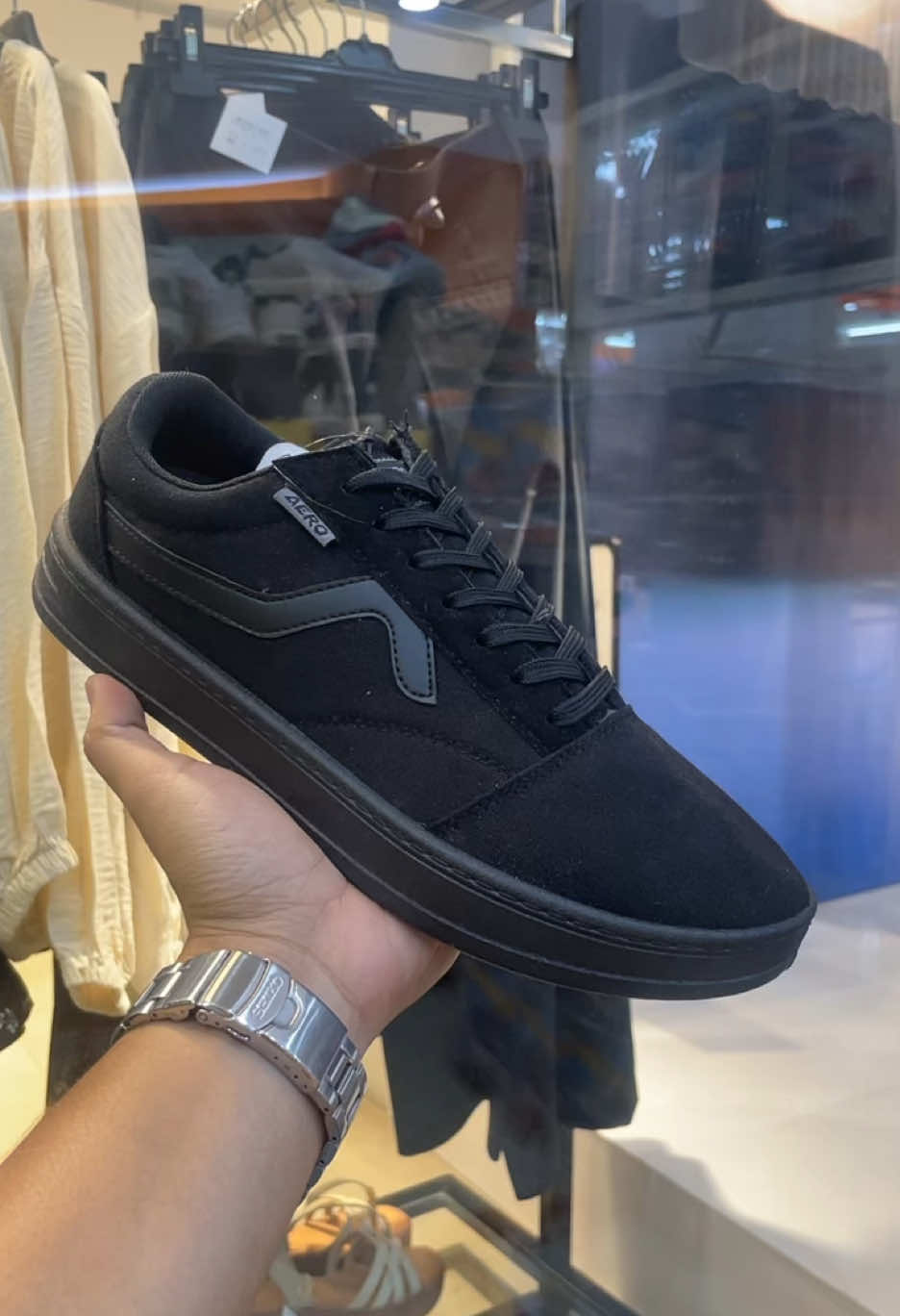 Sepatu Aerostreet Massive Low 2.0 sudah ready lagi nih friend, buat kamu yang belum kebagian buruan langsung gercepin co dikeranjang kuning sebelum kehabisan friend..